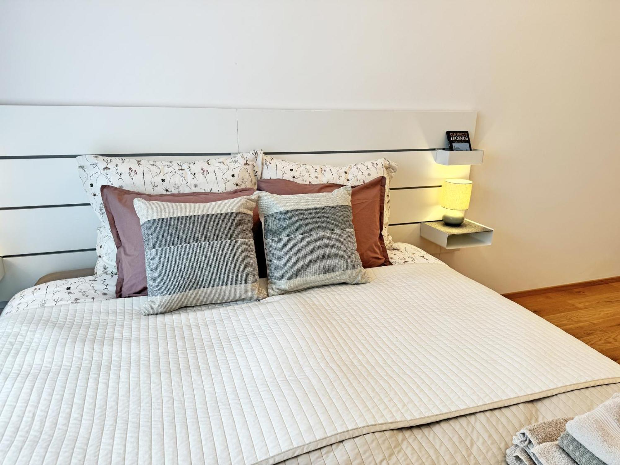 New Studio, King Bed, Free Parking, Terrace Apartament *