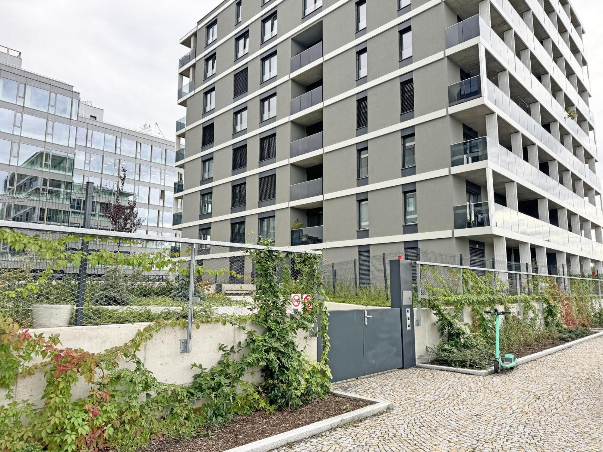 Apartament New Studio, King Bed, Free Parking, Terrace *