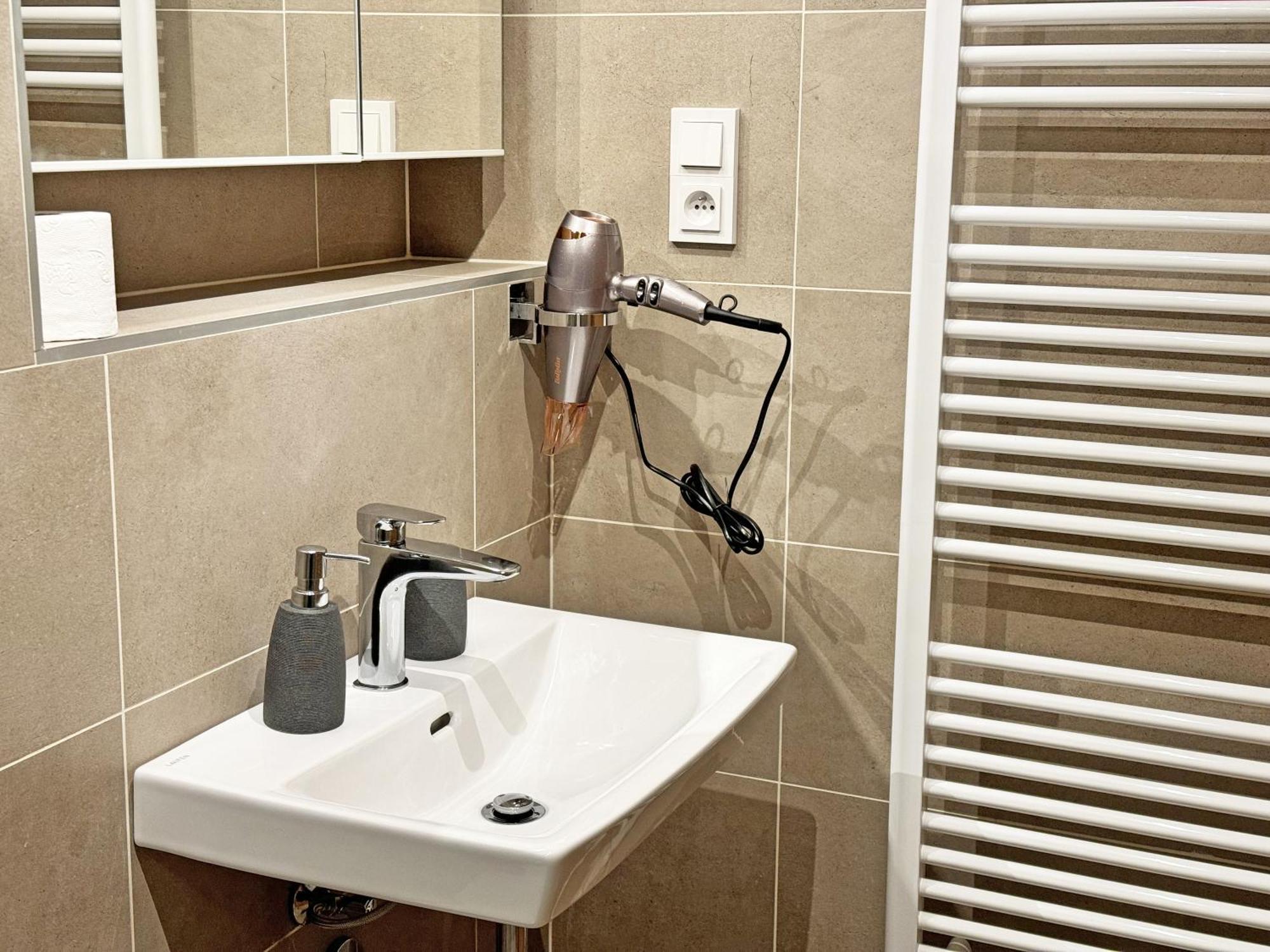 New Studio, King Bed, Free Parking, Terrace Apartament Praga