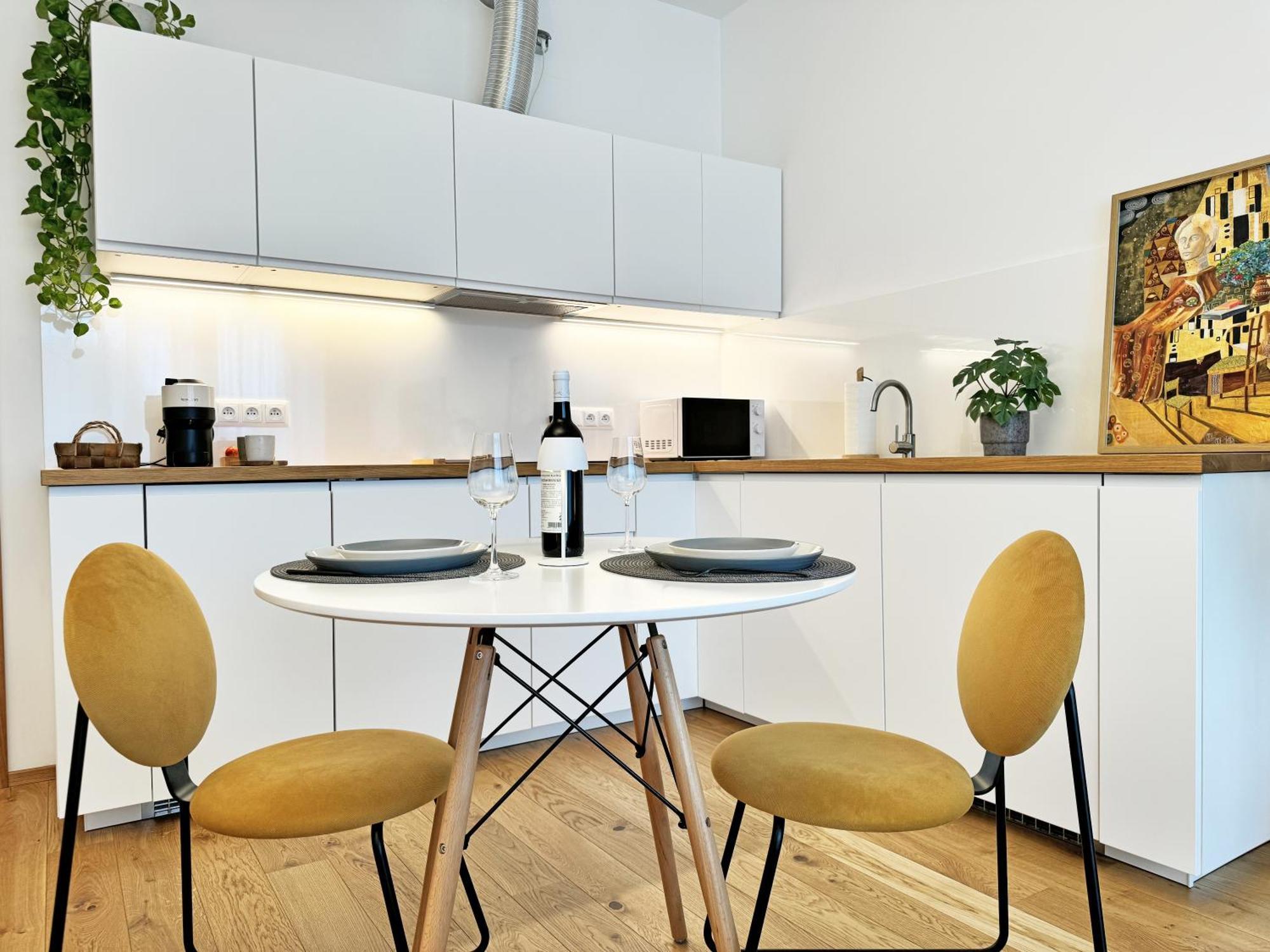 New Studio, King Bed, Free Parking, Terrace Apartament